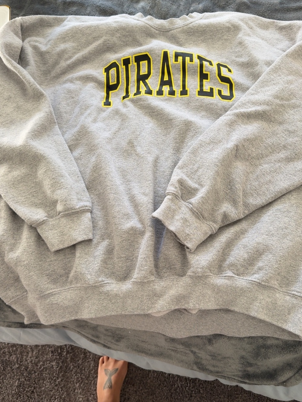 Gildan Gray Crewneck Sweatshirt with Yellow-Outlined 'PIRATES' Graphic